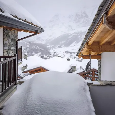 Prestigious In Cervinia Lägenhet